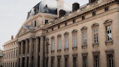 L’Élysée a été PERQUISITIONNÉ par la brigade financière anticorruption ce mardi