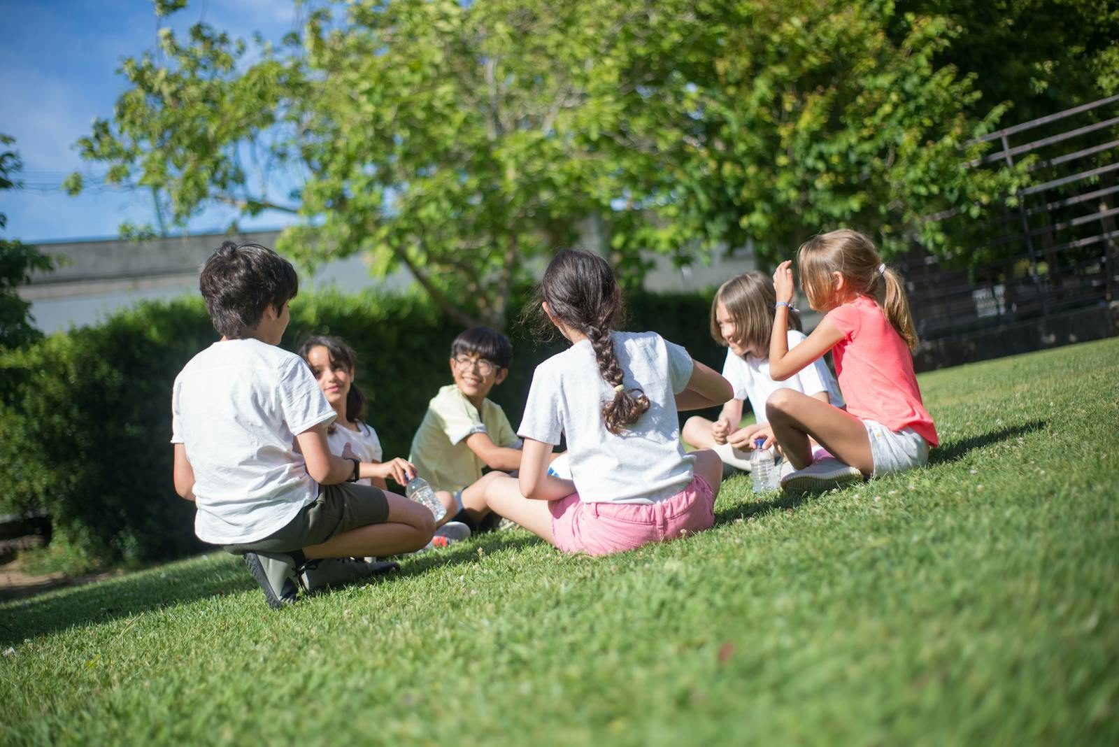 4 800 personnes écartées des métiers de l’enfance : ce que le bilan révèle sur dix ans d’angle mort