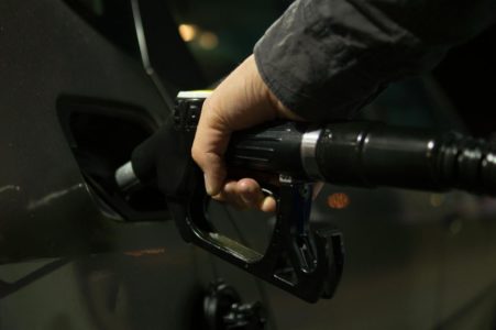 Ormuz bloqué : Leclerc reconnaît s’être trompé, la hausse des carburants s’installe