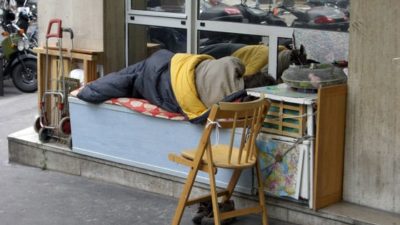Un procès à Paris, des milliers de violences invisibles : la réalité des femmes sans abri