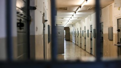 7 000 détenus libérés faute de places : l’aveu d’échec de l’État
