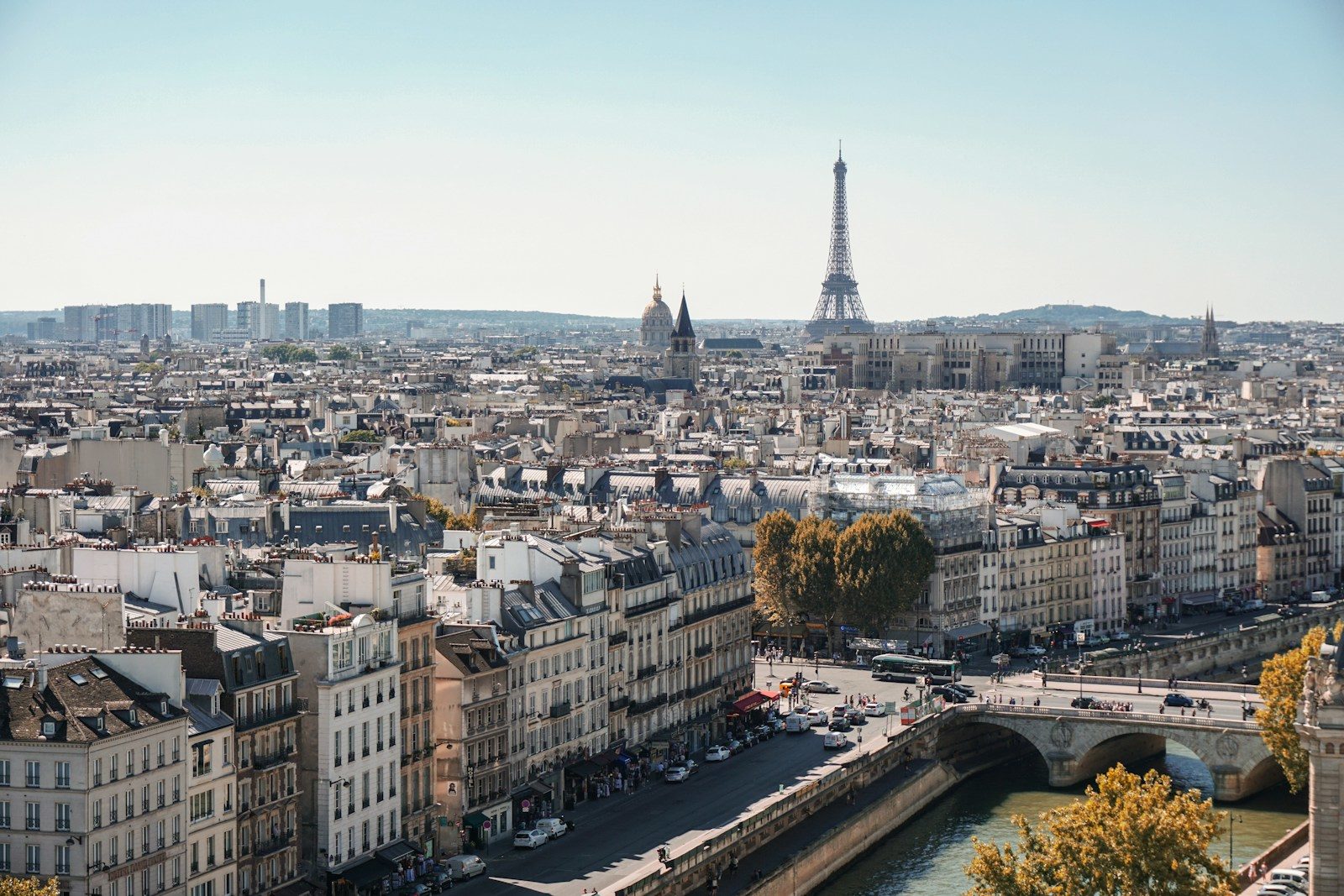 Viols dans l’enfance : un journaliste de France Inter accuse un ancien député socialiste